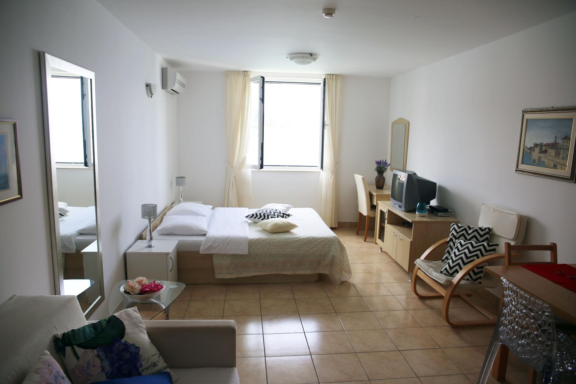 Apartments Tamarix ヴィンイェラック エクステリア 写真