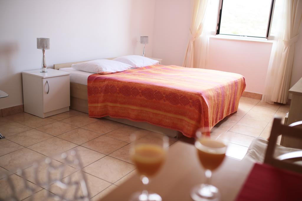 Apartments Tamarix ヴィンイェラック エクステリア 写真